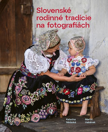Levně Slovenské rodinné tradície na fotografiách - Katarína Nádaská; Martin Habánek