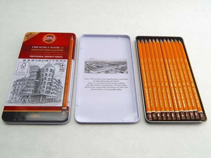 Levně Koh-i-noor tužky grafitové souprava 12 ks v plechové krabičce