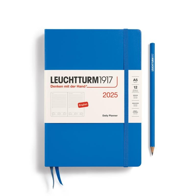 Levně Leuchtturm1917 Daily Planner Medium (A5) 2025 Sky