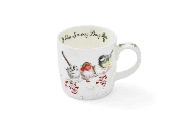 Levně Vánoční porcelánový hrnek Wrendale Designs &quot; - One Snowy Day&quot; Ptáčci 310 ml