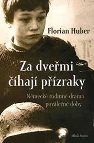Levně Za dveřmi číhají přízraky - Německé rodinné drama poválečné doby - Florian Huber