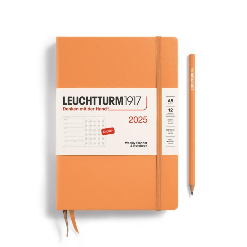 Levně Leuchtturm1917 Weekly Planner &amp; Notebook Medium (A5) 2025 Apricot - tečkovaný