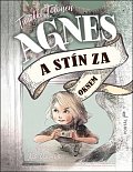 Agnes a stín za oknem