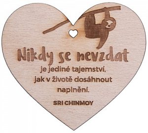 Dřevěné srdíčko "Nikdy se nevzdat je jediné tajemství, jak v životě dosáhnout naplnění"