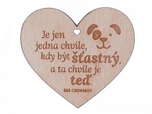 Dřevěné srdíčko "Je jen jedna chvíle, kdy být šťastný, a ta chvíle je teď"