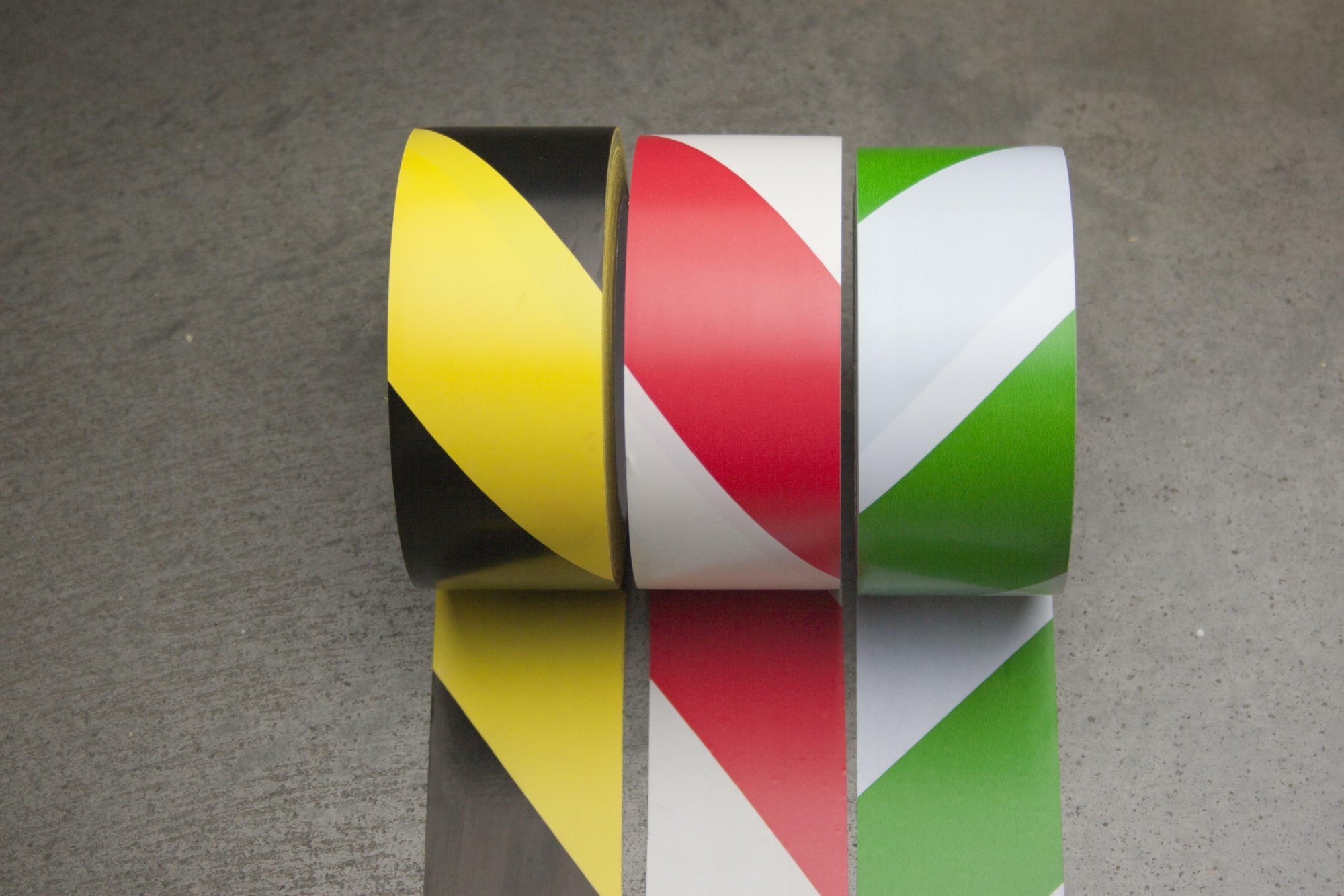 Levně djois podlahová označovací páska Safety, 50 mm x 33 m, žlutá/černá, 1 ks
