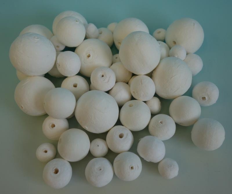 Kuličky z buničiny s dírkou - mix velikostí 12-30 mm (50 ks), 1. vydání