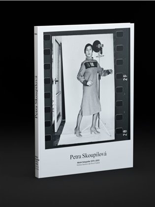 Levně PETRA SKOUPILOVÁ: MÓDNÍ FOTOGRAFIE 1975 - 2003 - Petra Skoupilová