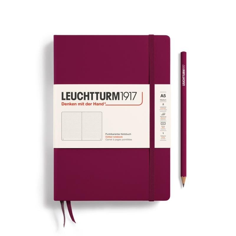 Levně Leuchtturm1917 Zápisník Port Red Medium A5 tečkovaný